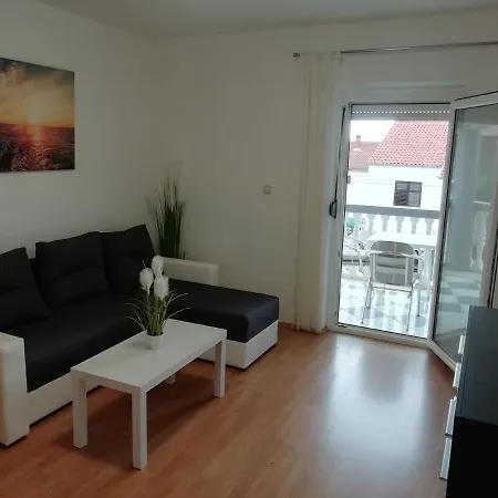 Apartmani Kod Rade Pakostane Exterior photo