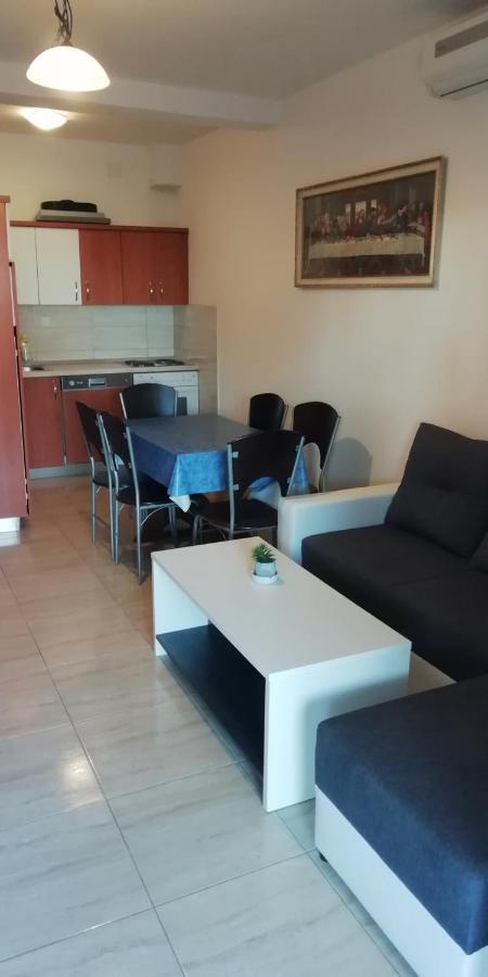 Apartmani Kod Rade *