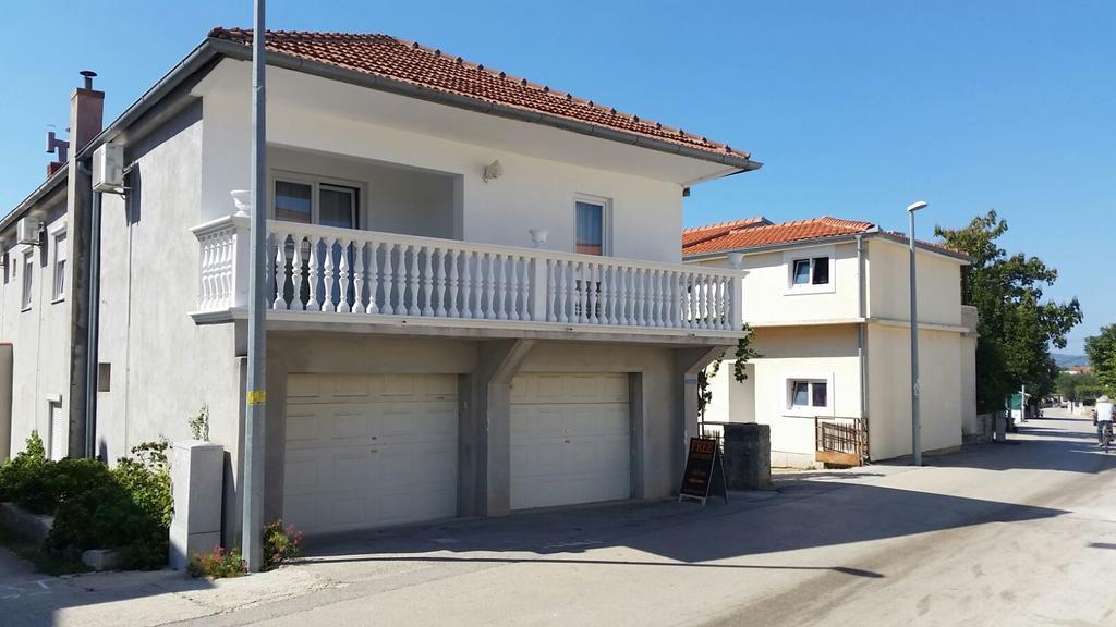 Apartment Apartmani Kod Rade *